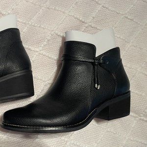 White Mountain boots size 10, black